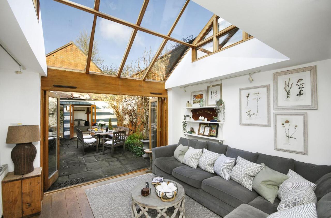 Вилла Dolls House - Luxury Townhouse *Sleeps 10* Хенли-на-Темзе Экстерьер фото