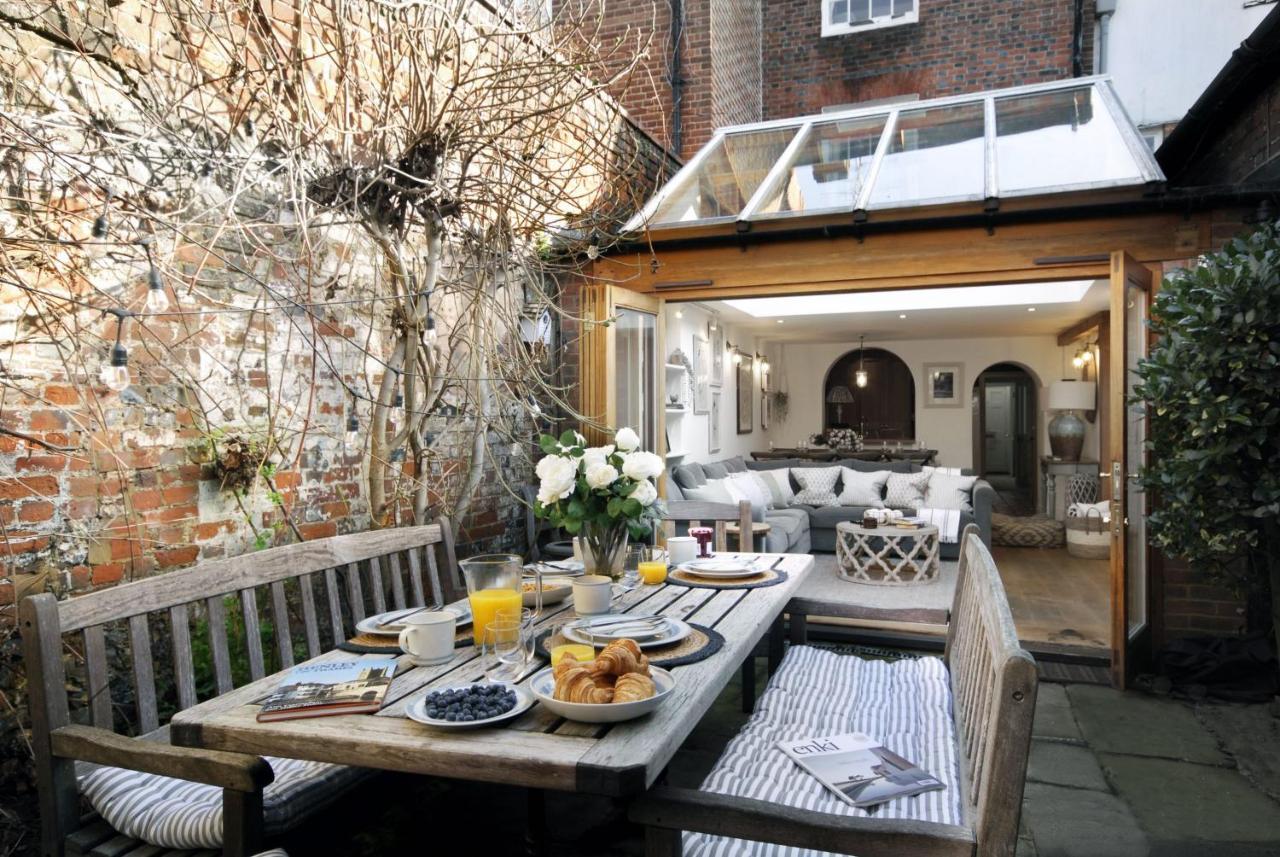 Вилла Dolls House - Luxury Townhouse *Sleeps 10* Хенли-на-Темзе Экстерьер фото