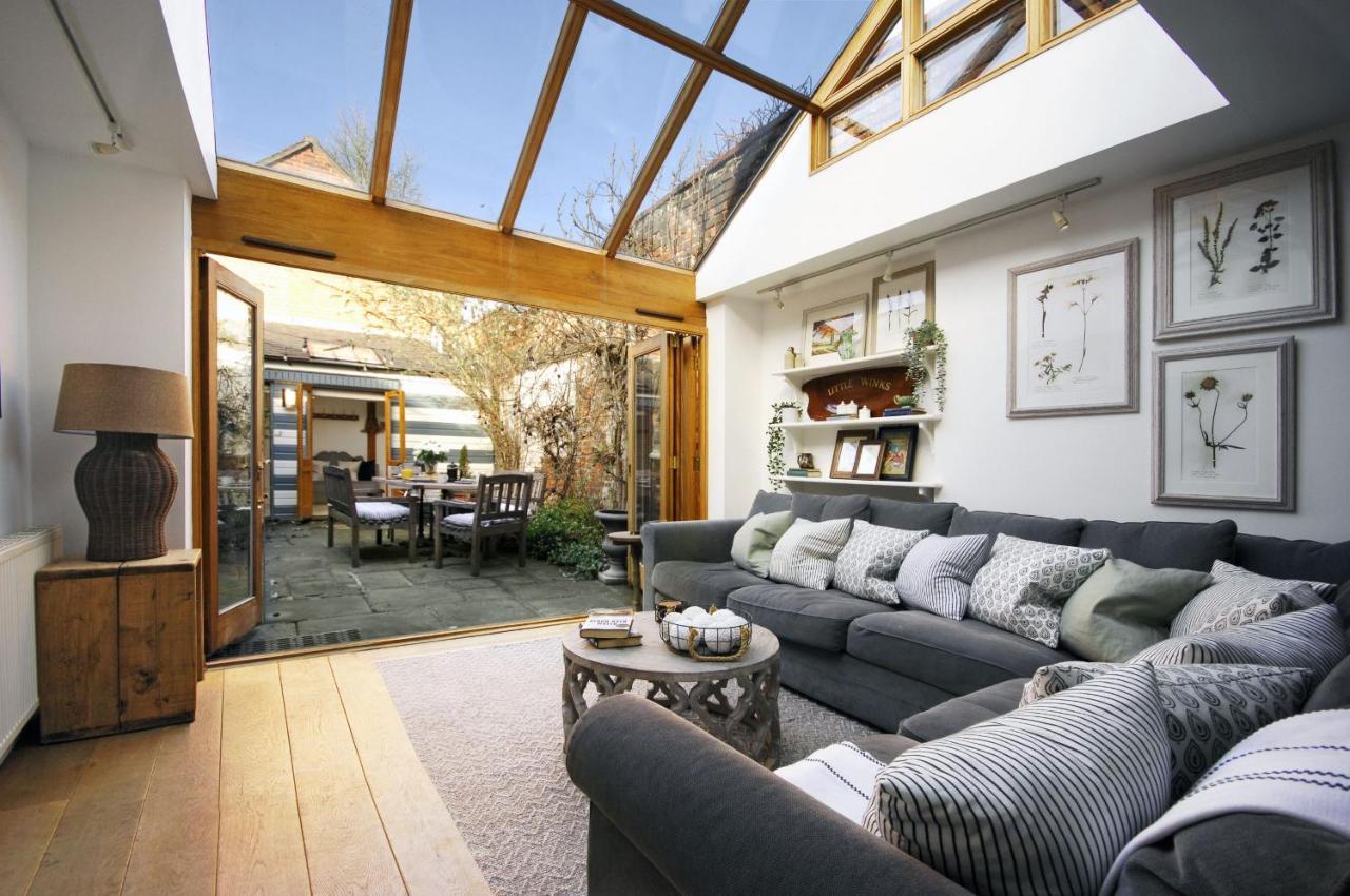 Вилла Dolls House - Luxury Townhouse *Sleeps 10* Хенли-на-Темзе Экстерьер фото