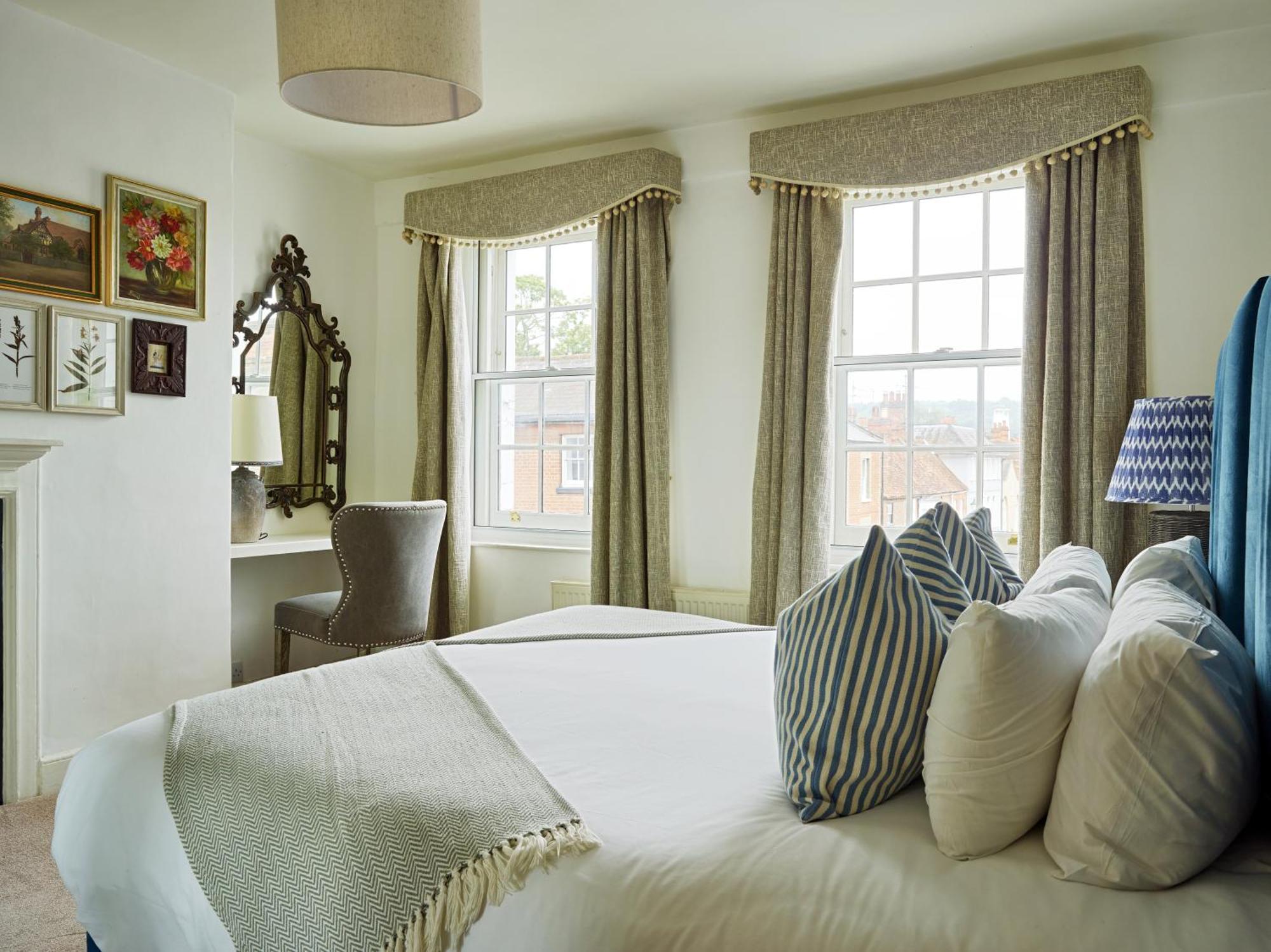 Вилла Dolls House - Luxury Townhouse *Sleeps 10* Хенли-на-Темзе Экстерьер фото