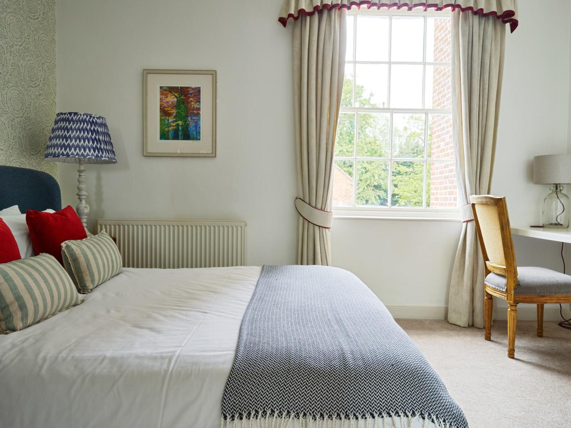 Вилла Dolls House - Luxury Townhouse *Sleeps 10* Хенли-на-Темзе Экстерьер фото