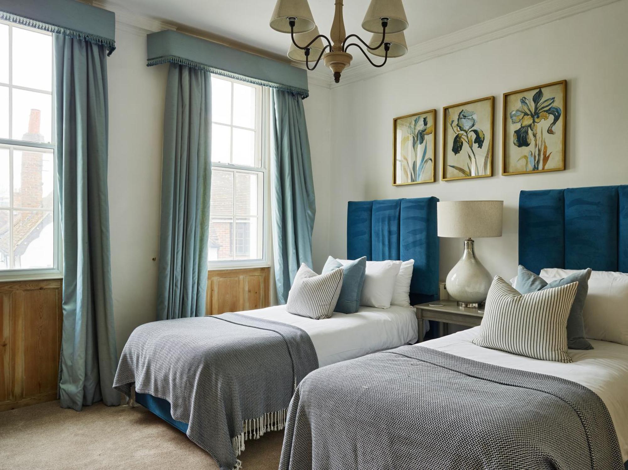 Вилла Dolls House - Luxury Townhouse *Sleeps 10* Хенли-на-Темзе Экстерьер фото