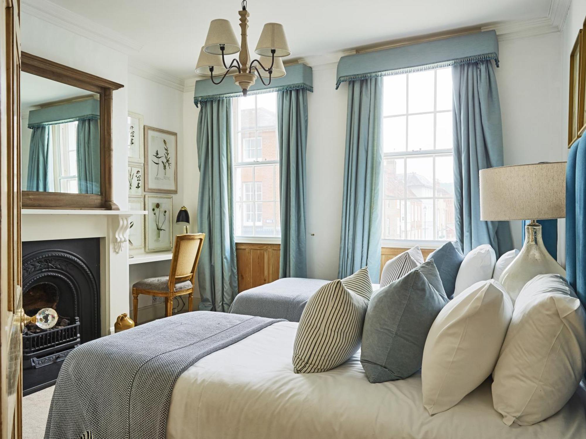 Вилла Dolls House - Luxury Townhouse *Sleeps 10* Хенли-на-Темзе Экстерьер фото